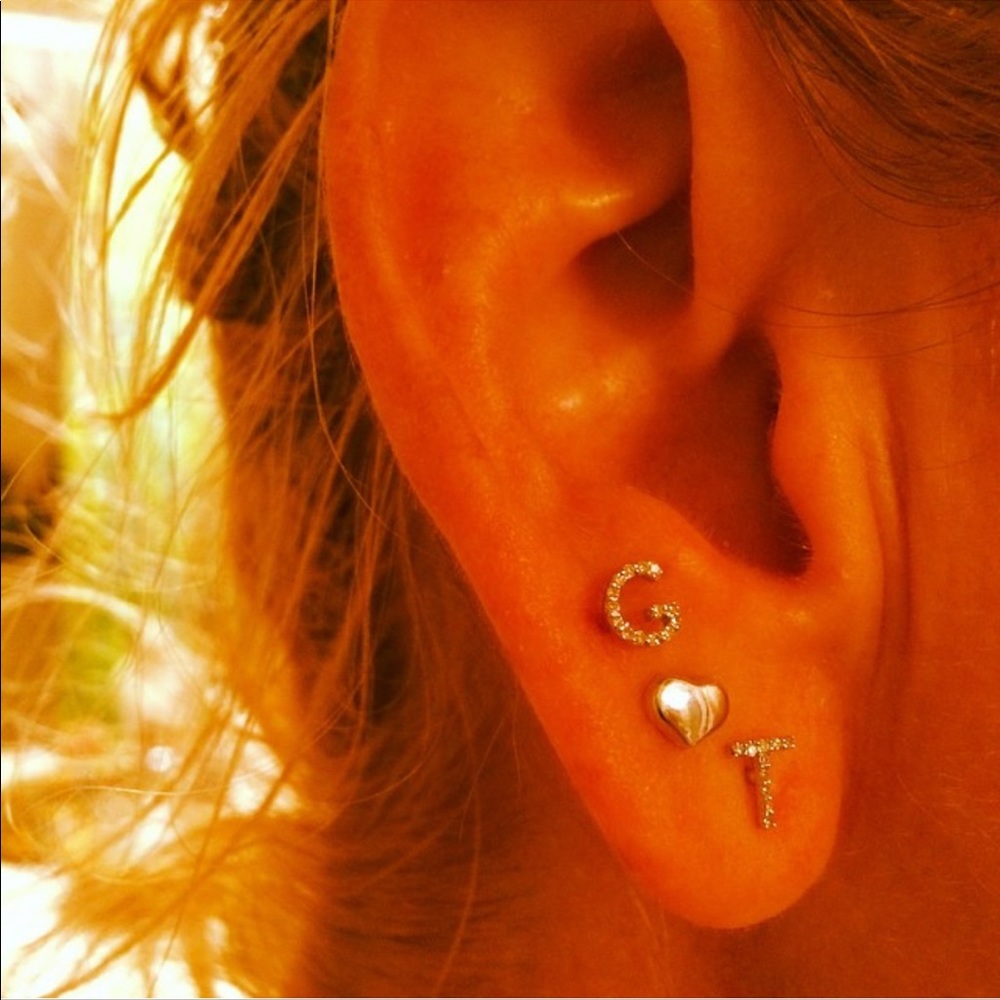 Diamond & White gold “G”.~